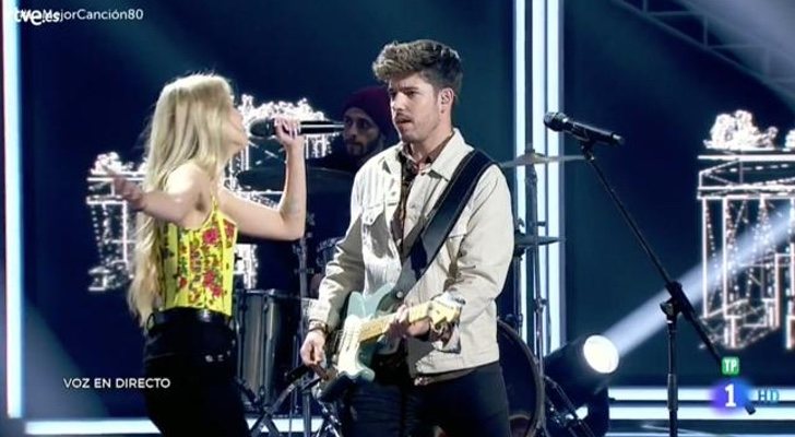 Roi Méndez y María Villar cantan "La puerta de Alcalá"