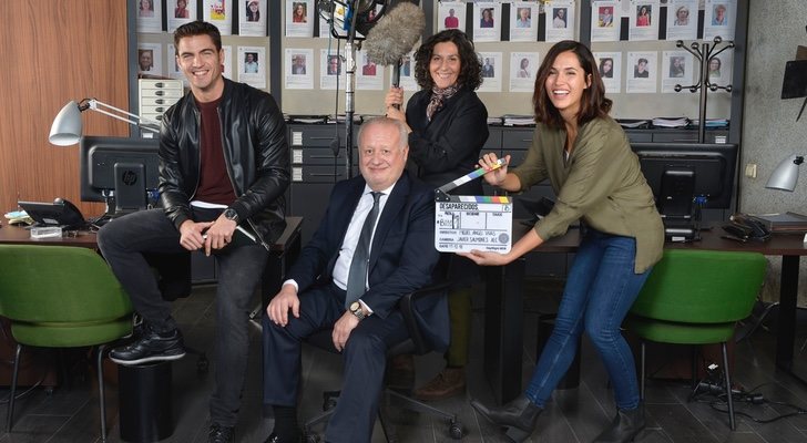 Los protagonistas de 'Desaparecidos' posan durante el rodaje