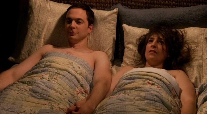 Jim Parsons y Mayim Bialik tras desatar su pasión en 'The Big Bang Theory'