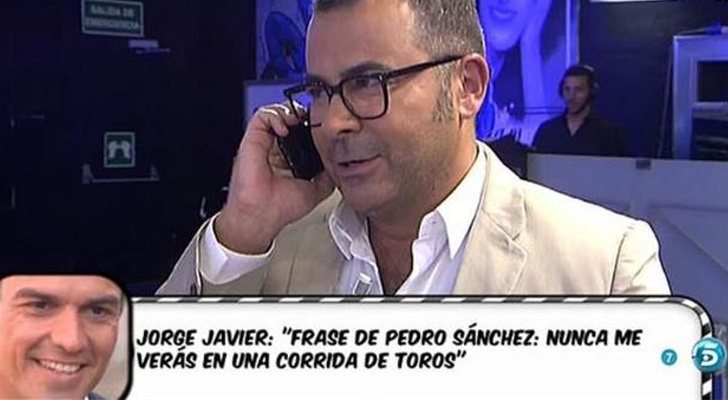 Jorge Javier recibiendo la llamada de Pedro Sánchez en 2014