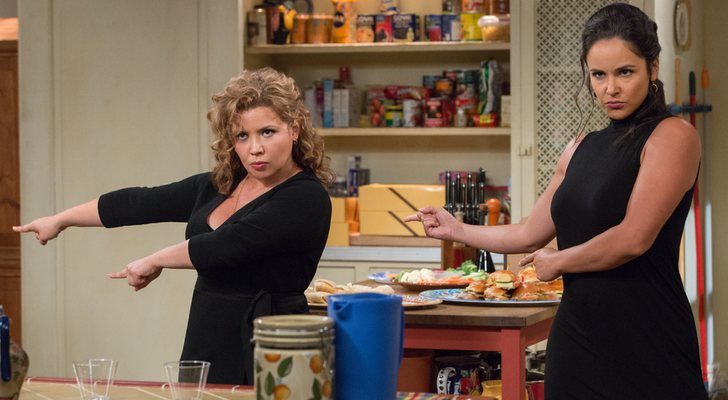 Justina Machado y Melissa Fumero en 'Día a día'