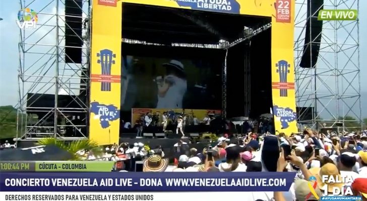 Actuación de Paulina Rubio durante el concierto &quot;Venezuela Aid Live&quot;
