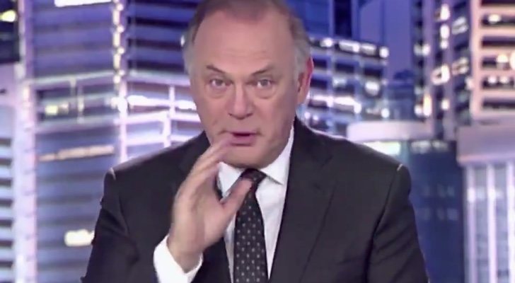 Pedro Piqueras sufre un ataque de tos en directo en &#39;Informativos Telecinco&#39;