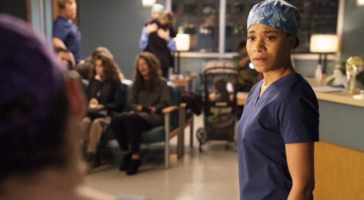 Maggie observa a Meredith en 'Anatomía de Grey'