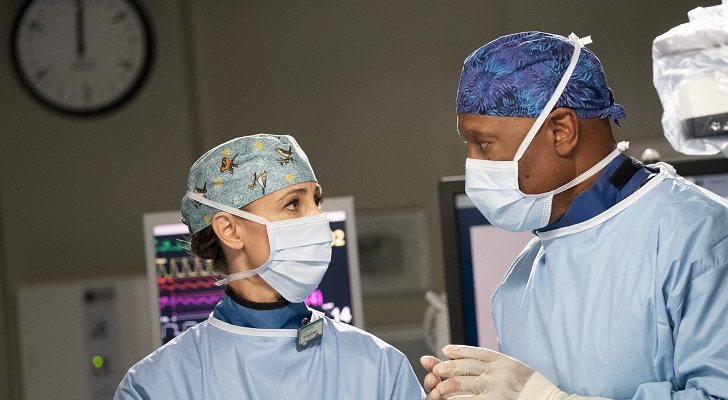 Teddy y Owen operan a Betty en 'Anatomía de Grey'