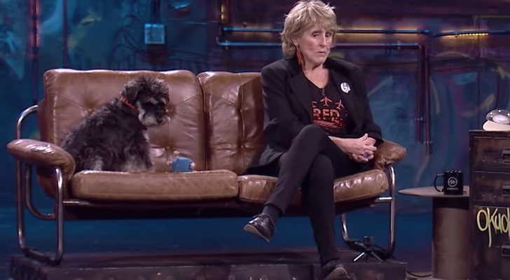 Mercedes Milá junto a su perro Scott en 'La resistencia'