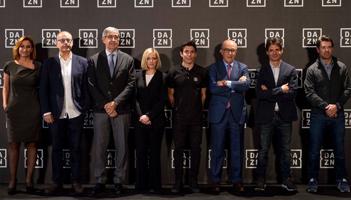 El equipo de DAZN España con su embajador Marc Márquez
