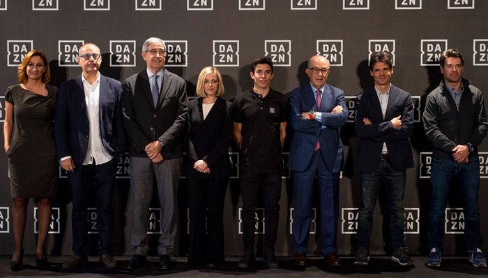 El equipo de DAZN España con su embajador Marc Márquez