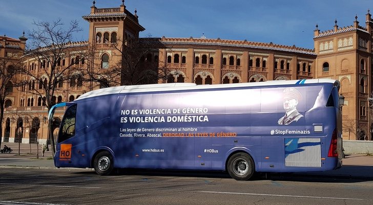 El bus de HazteOír provoca la repulsa de Miki