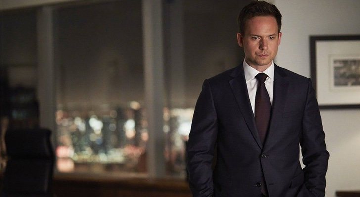 Patrick J. Adams como Mike Ross en 'Suits'