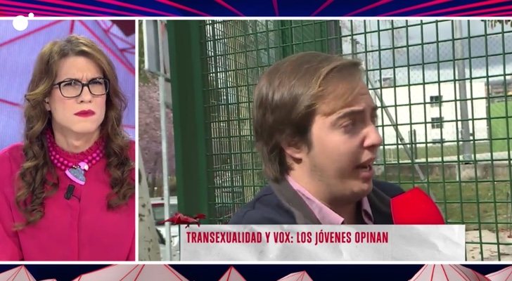 La colaboradora Elsa Ruiz escucha las palabras de un votante de VOX en &#39;Todo es mentira&#39;