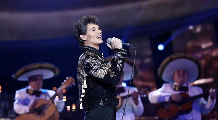 Carlos Baute como Juan Gabriel en 'Tu cara me suena'