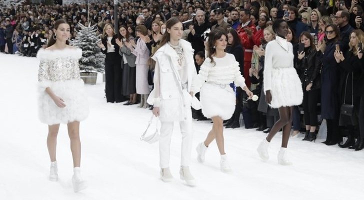 Penélope Cruz desfila para Chanel en el Gran Palais de París