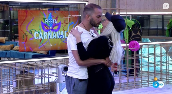 Antonio e Ylenia en un momento de la fiesta del miércoles