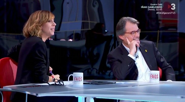 Cristina Puig y Artur Mas en 'Preguntes freqüents'