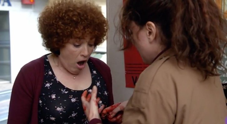 Olga (Cristina Marcos) y Paquita (Ana Arias) en 'Cuéntame'