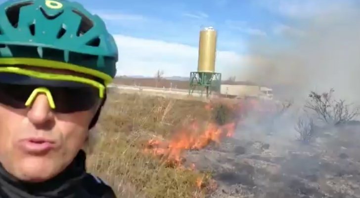 Jesús Calleja enseña el fuego causado un pirómano