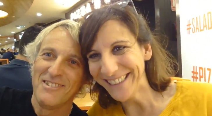 Jesús Calleja y Malena Alterio en el aeropuerto rumbo a Italia