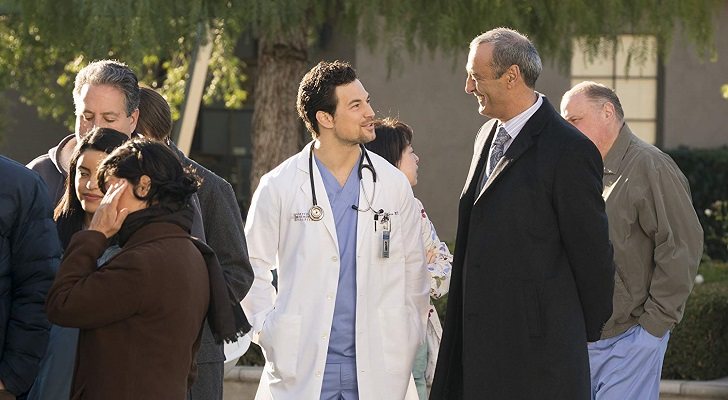 Andrew DeLuca y su padre en 'Anatomía de Grey'