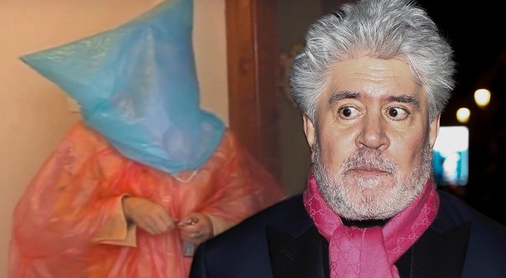 Isabel, una de las vecinas de Valencia, y Pedro Almodóvar