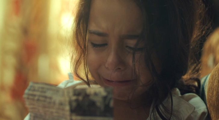 La pequeña Melek llorando en 'Madre'