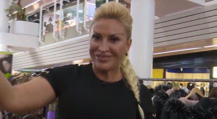 Raquel Mosquera en su nueva tienda de ropa