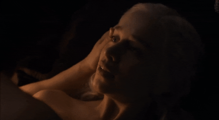 Daenerys y Jon consuman su relación amorosa