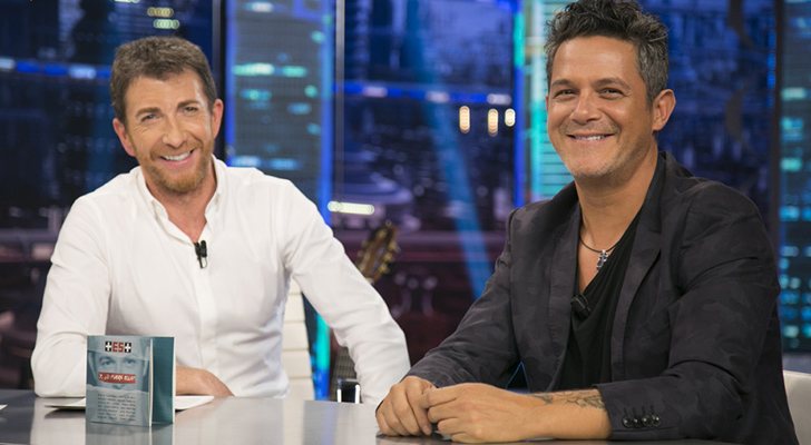 Pablo Motos y Alejandro Sanz en una de las visitas del cantante a 'El hormiguero'