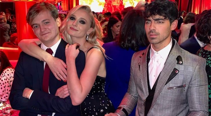 Sophie Turner, Jack Gleeson y Joe Jonas en una foto del preestreno de la temporada final de 'Juego de Tronos'