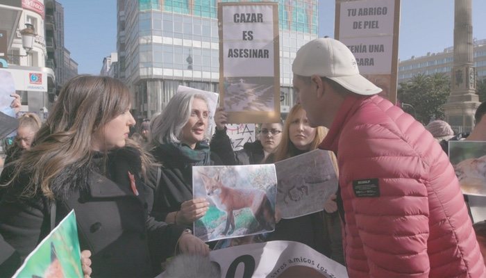 Frank Cuesta escucha a las asociaciones animalistas