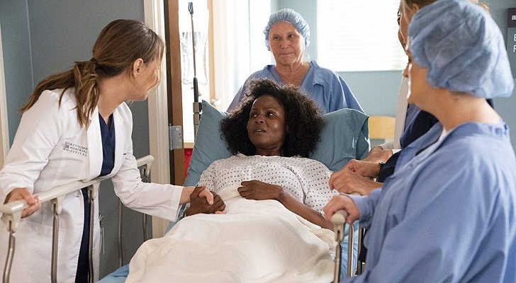 Todas las mujeres se unen para apoyar a una paciente en 'Anatomía de Grey'