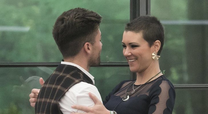 Albalá y María Jesús se abrazan durante una de las galas