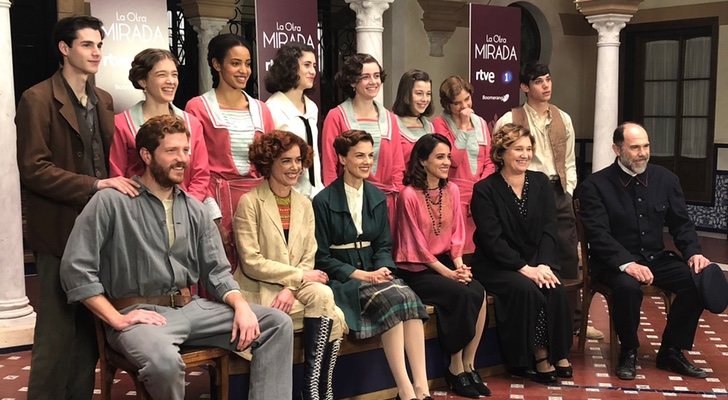 El elenco de la segunda temporada de 'La otra mirada' en la presentación del inicio del rodaje