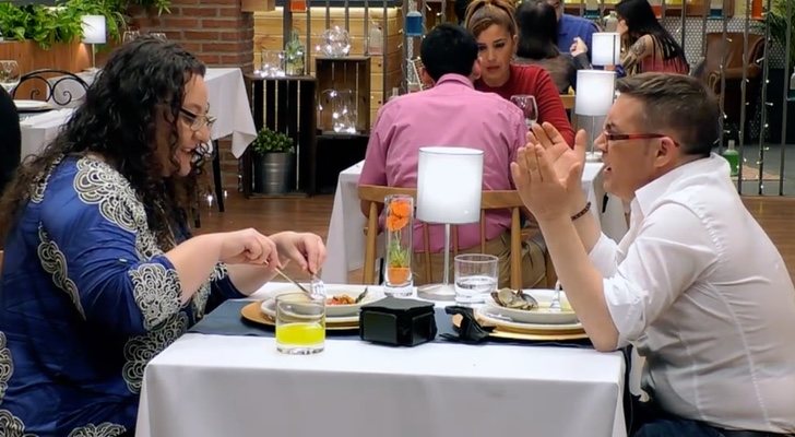 Mateo y Rosa cenan en el restaurante de 'Fist Dates'