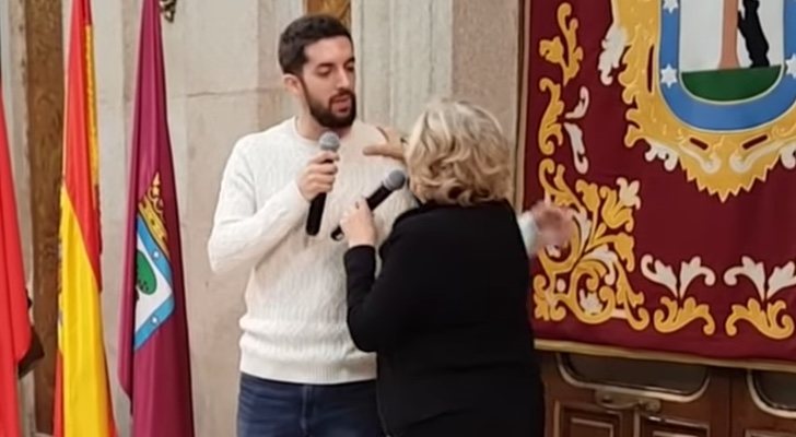 David Broncano y Manuela Carmena en la Copa de Navidad
