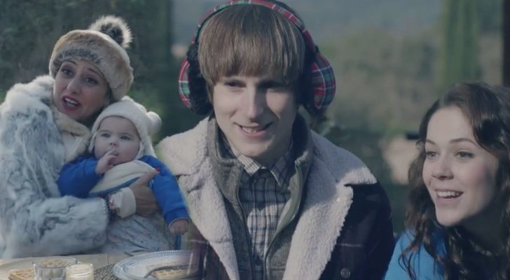 Victoria con Raulito y David y Álex juntos, en 'Benvinguts a la família'