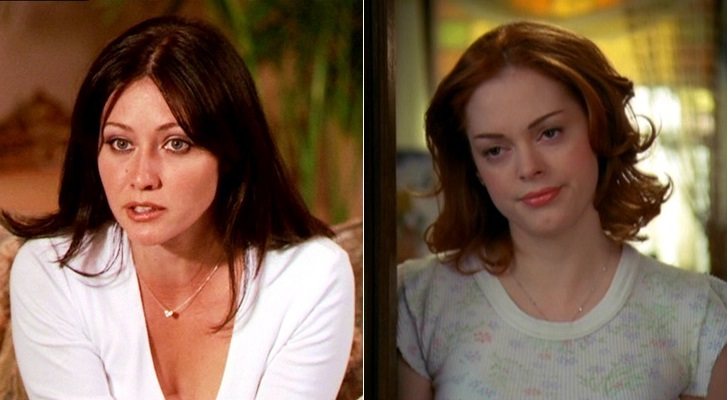 Shannen Doherty (izq.) y Rose McGowan (der.) en 'Embrujadas'