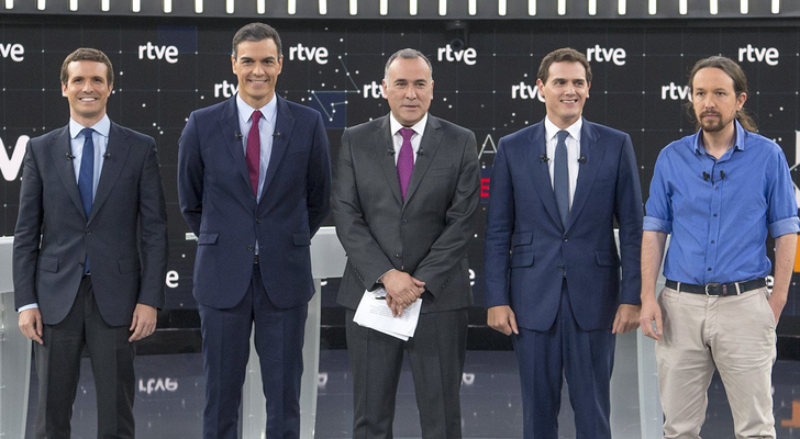 Xabier Fortes y los cuatro líderes de PP, PSOE, Ciudadanos y Podemos, respectivamente