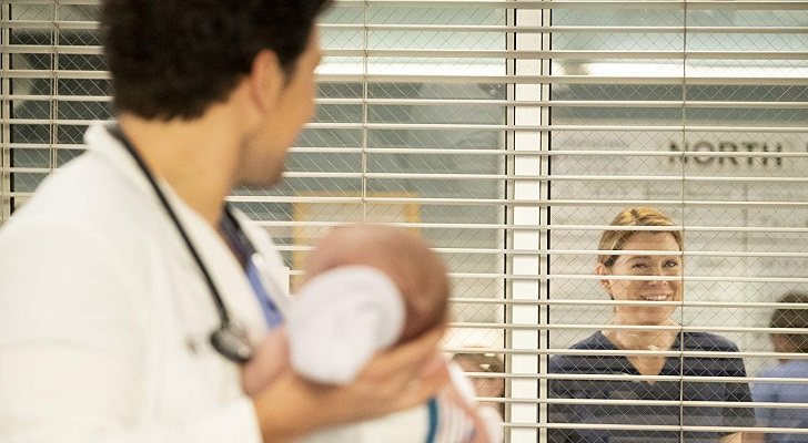 Meredith observa a DeLuca en 'Anatomía de Grey'