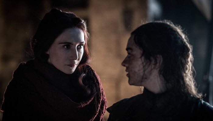 Melisandre motiva a Arya en el 8x03 de 'Juego de Tronos'