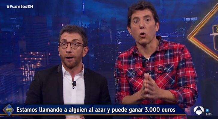 Pablo Motos y Manel Fuentes, sorprendidos por un espectador en 'El hormiguero'