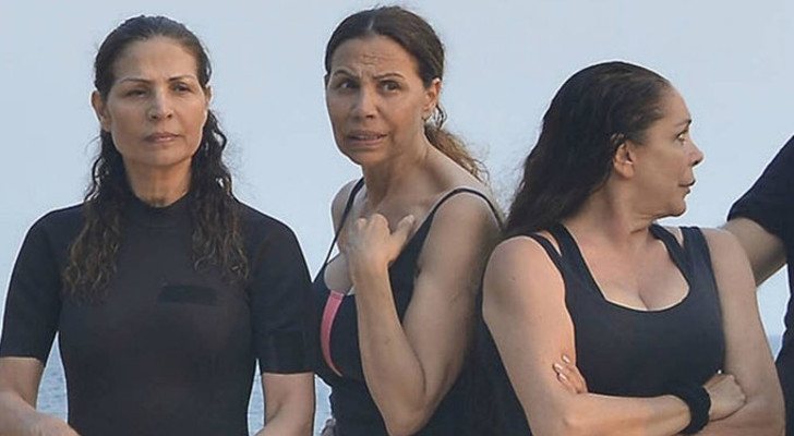 Las Azúcar Moreno junto a Isabel Pantoja durante la primera gala