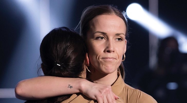 Nadia abrazando a Caro en 'Fama a bailar 2019'