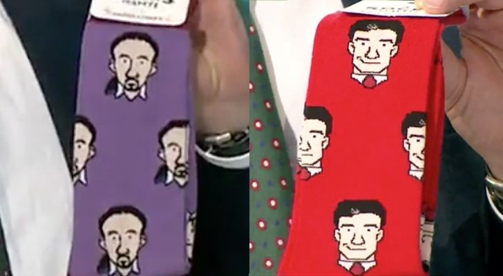 Los calcetines de Pablo Iglesias y Pedro Sánchez que Iñaki López regaló a Inda y Marhuenda en 'laSexta noche'