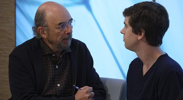 Richard Schiff junto a Freddie Highmore en &#39;The Good Doctor&#39;