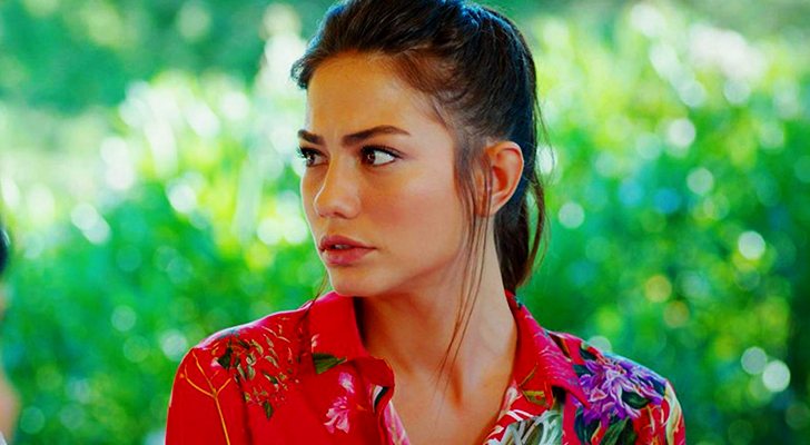 Demet Özdemir como Sanem en 'Erkenci Kus (Pájaro soñador)'