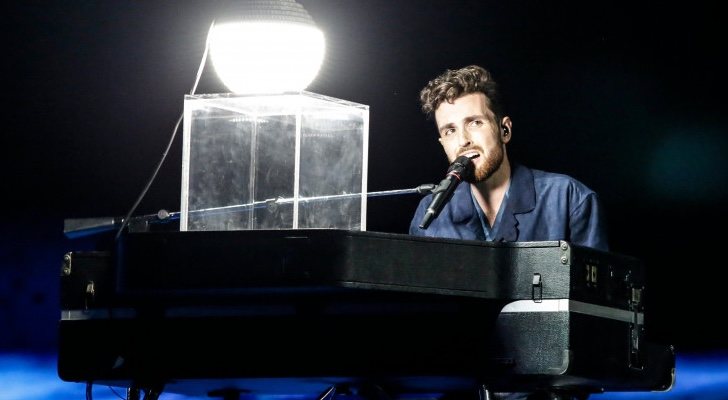 Duncan Laurence cantando "Arcade" en Eurovisión 2019