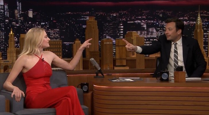 Sophie Turner con Jimmy Fallon en 'The Tonight Show'