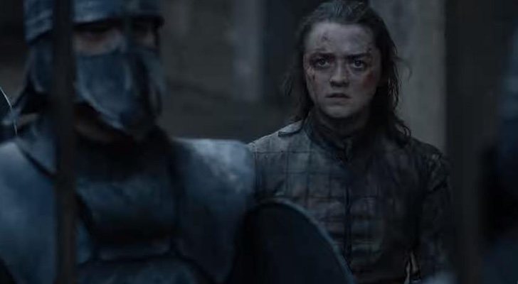 Maisie Williams como Arya Stark tras haber sobrevivido a la destrucción de Desembarco del Rey en 'Juego de Tronos'