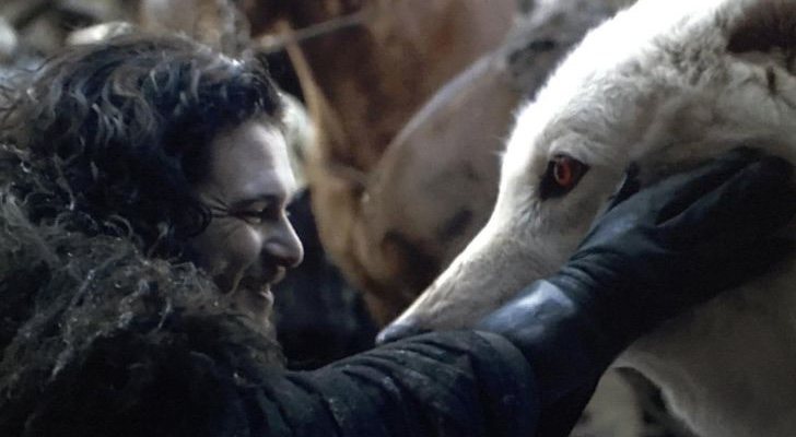 Kit Harington como Jon Snow vuelve a ver a Fantasma en 'Juego de Tronos'